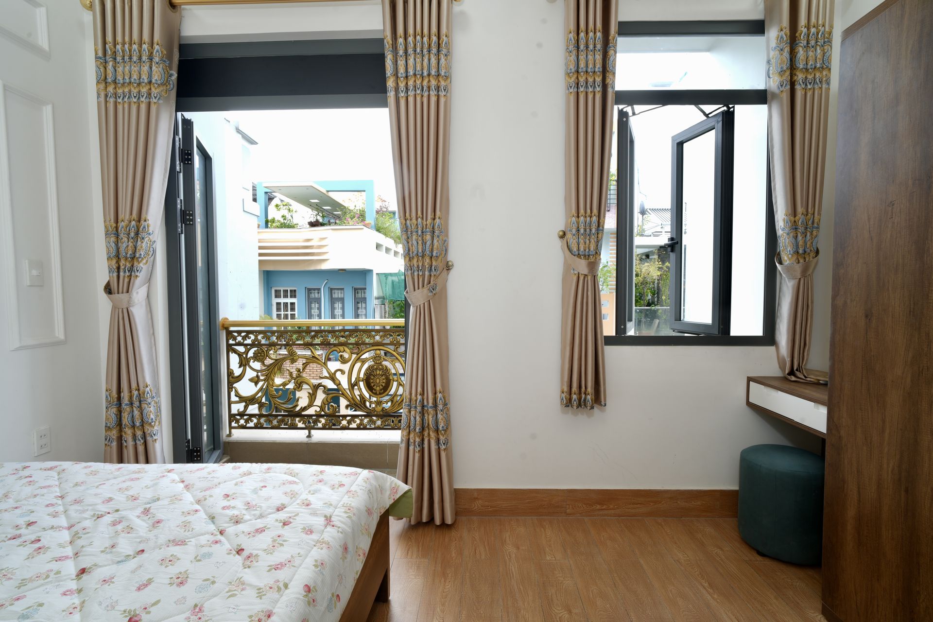Cửa sổ
