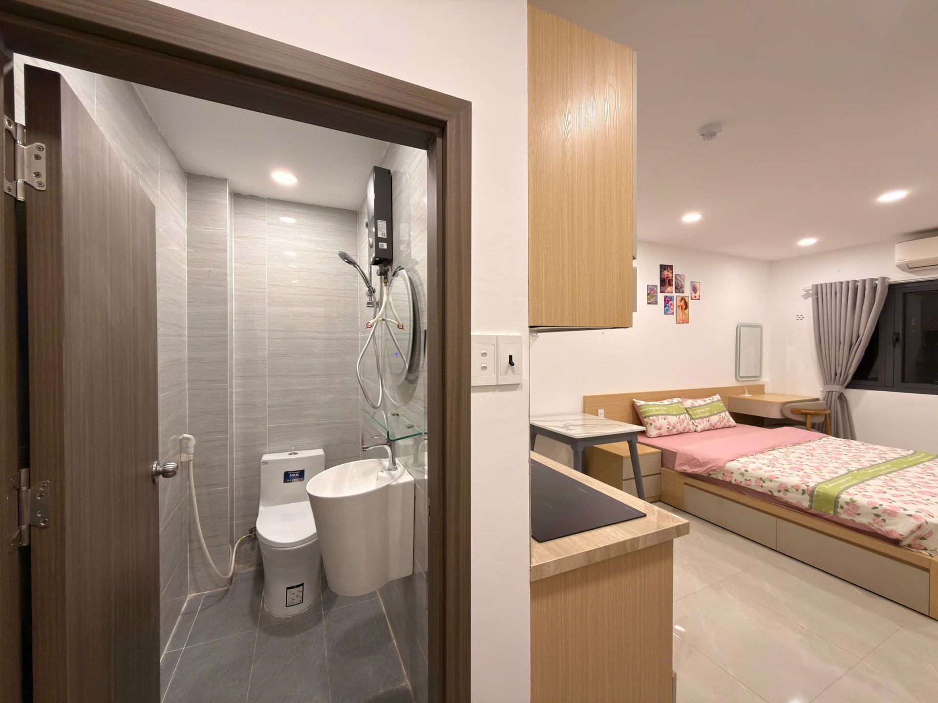 Cửa phòng tắm