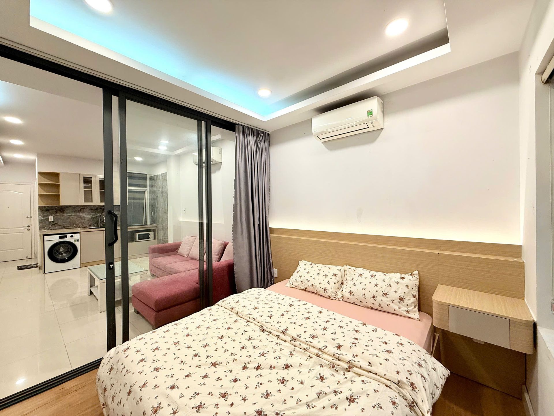 Giường và máy giặt