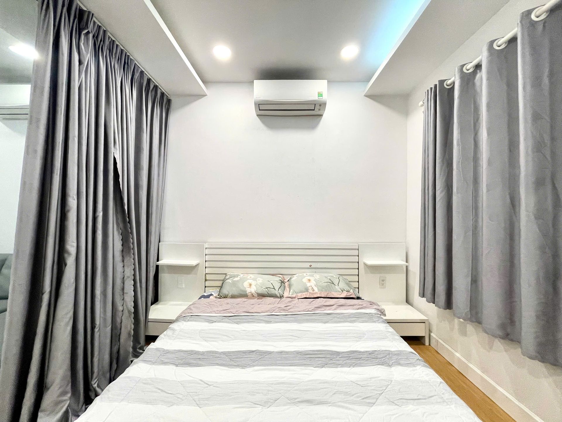 Giường và rèm