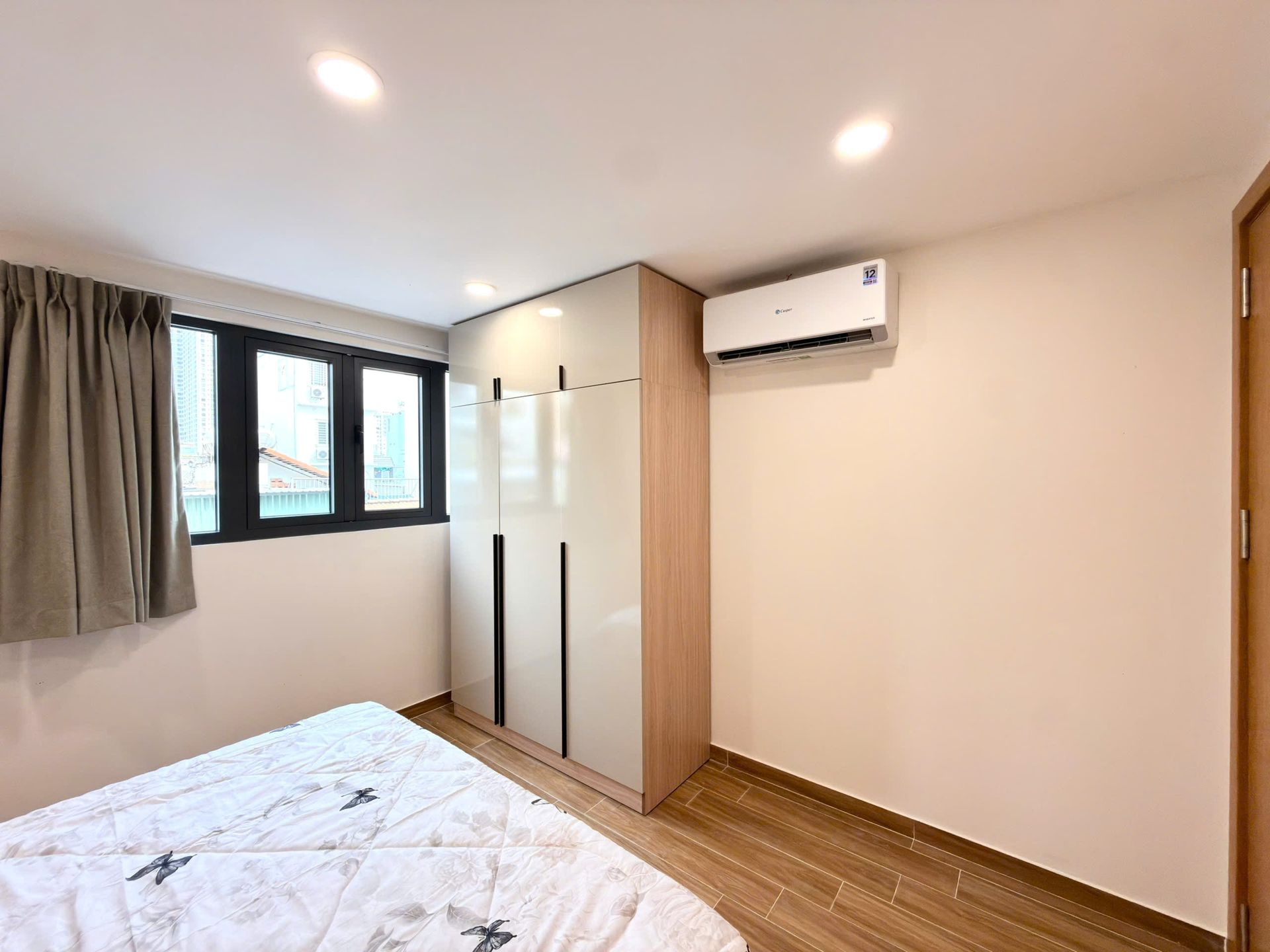Giường và tủ áo
